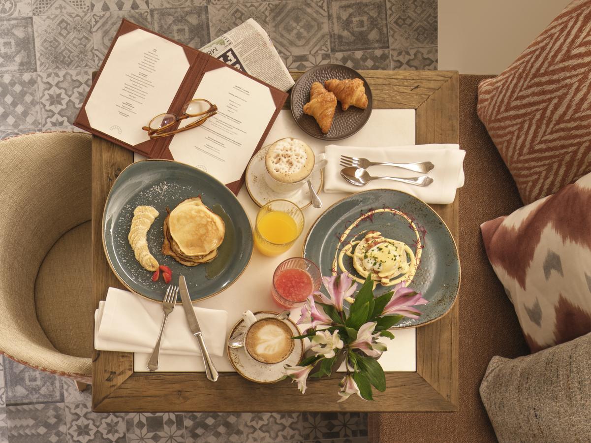 Hotel Antigua Palma - Casa Noble المظهر الخارجي الصورة Room service at the Four Seasons Hotel, Washington, D.C.